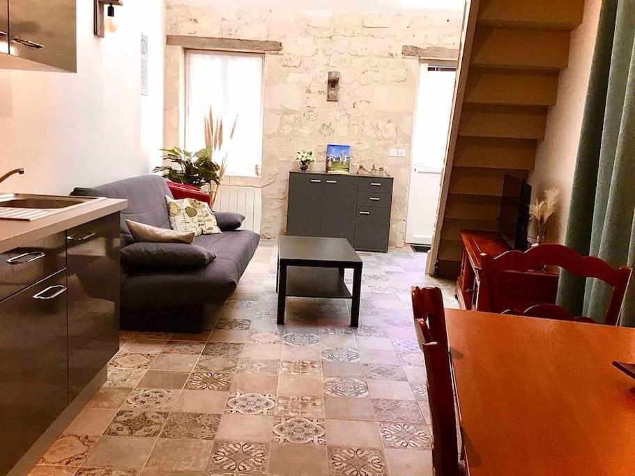 Logement Neuf Et Cosy Proche Centre Ville Chinon Eksteriør bilde